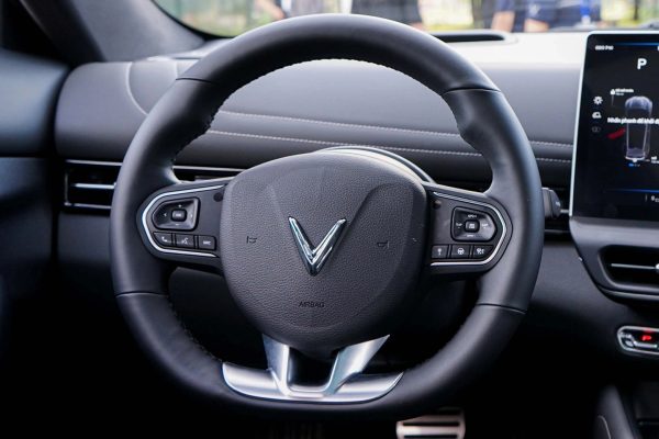 VinFast VF7 - Ảnh 10